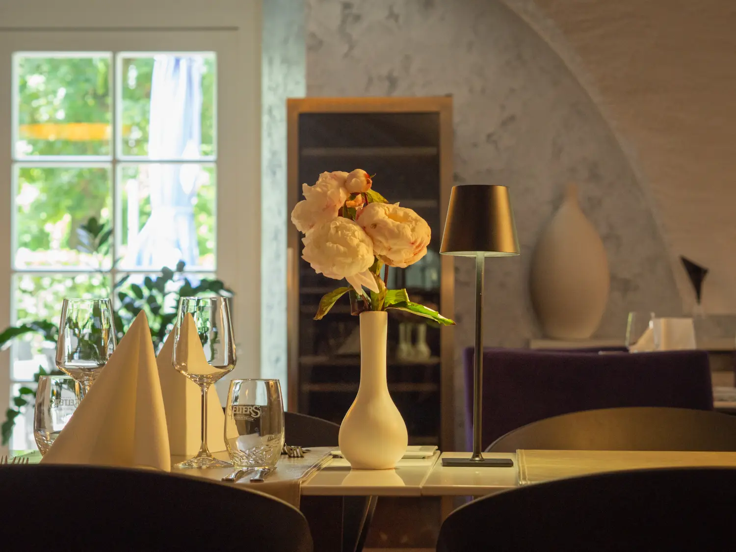 Hotel Restaurant Lekker - Gastronomie und Hotel - Restaurant-Esstisch