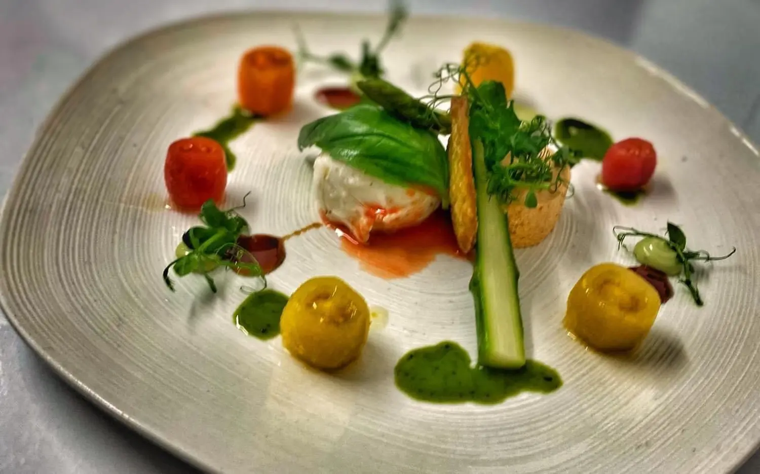 Hotel Restaurant Lekker - Gastronomie und Hotel - Das Essen war wunderschön auf einem Teller angerichtet.