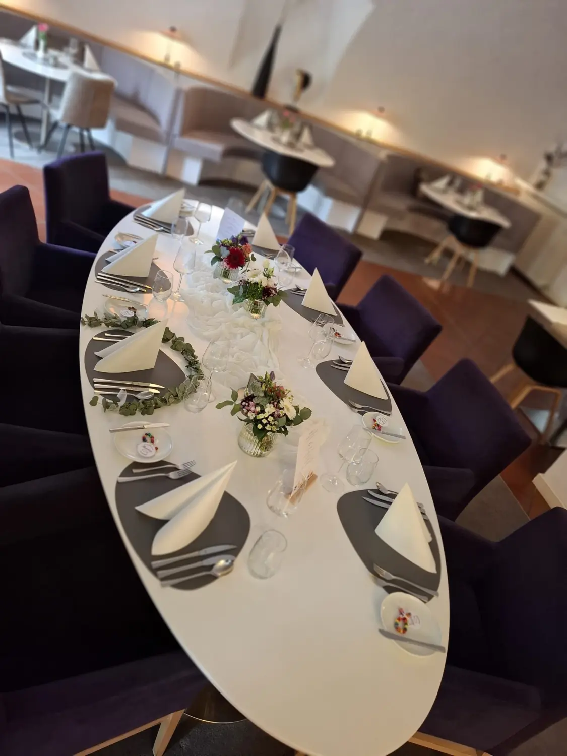 Hotel Restaurant Lekker - Gastronomie und Hotel - Restaurant-Esstisch