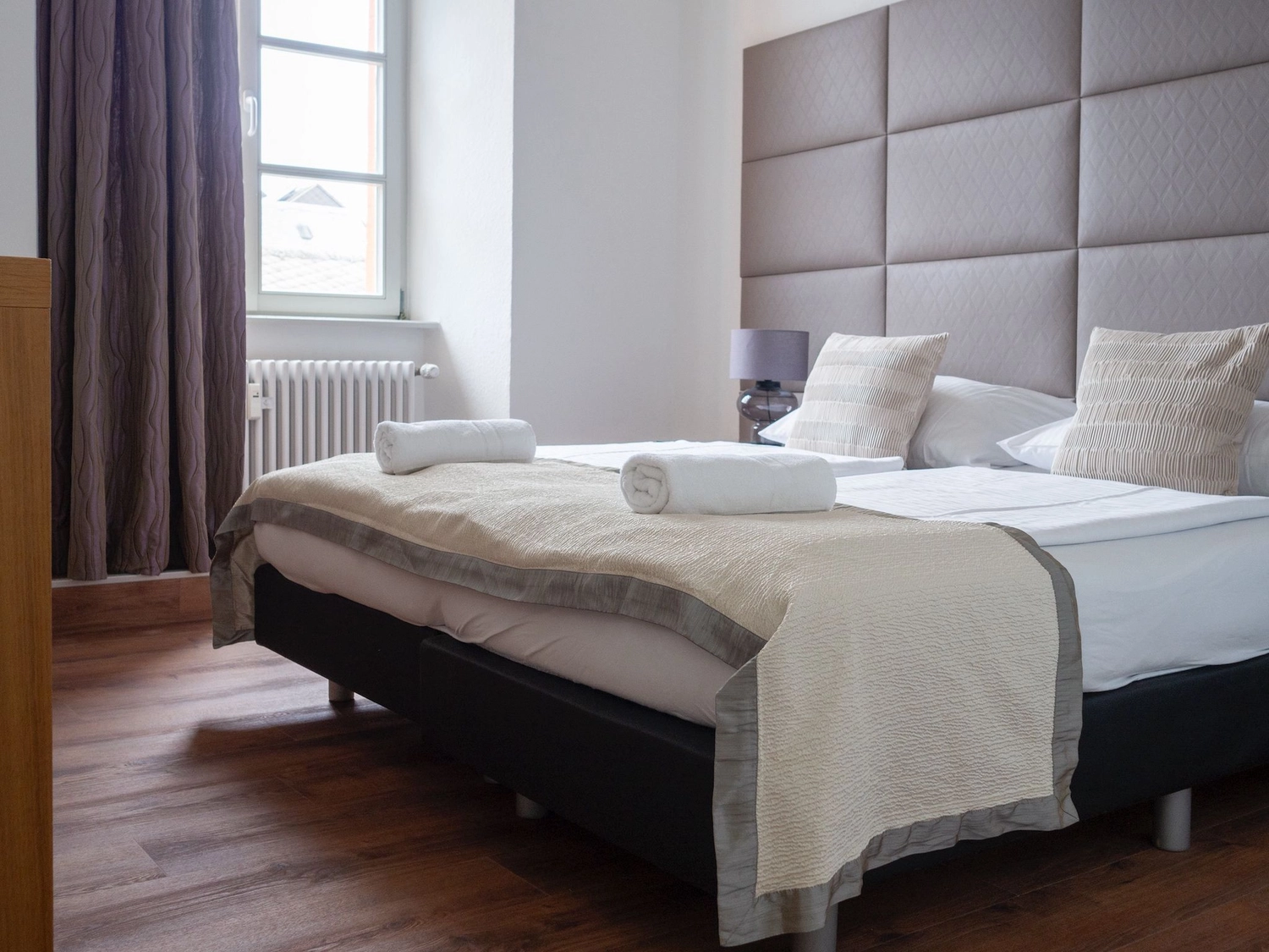 Hotel Restaurant Lekker - Gastronomie und Hotel - Restaurant-Esstisch